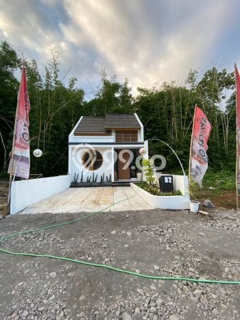 Rumah di Jogja Barat Ada Taman Bermain Jepang Modern Area Exit Tol Sentolo Rumah di Jogja Barat Ada Taman Bermain Jepang Modern Area Exit Tol Sentolo