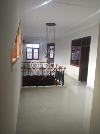 Rumah Mewah LB 300m2 Siap Pakai Desain Elegan di Soekarno Hatta, Bandung Rumah Mewah LB 300m2 Siap Pakai Desain Elegan di Soekarno Hatta, Bandung