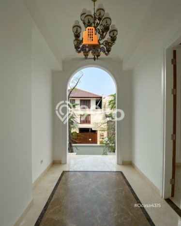 Ready to Use! Luxury House LT 517m2 Desain Modern di Kemang Ready to Use! Luxury House LT 517m2 Desain Modern di Kemang