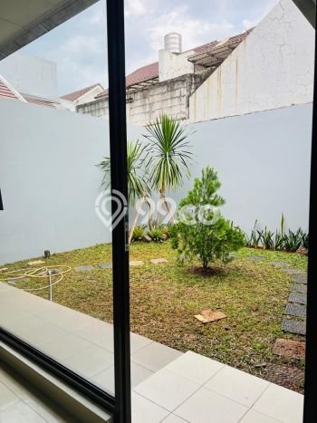 Rumah Terawat LT 160m² / LB 200m² di Kawasan Komersial BSD The Icon, Tangerang Rumah Terawat LT 160m² / LB 200m² di Kawasan Komersial BSD The Icon, Tangerang