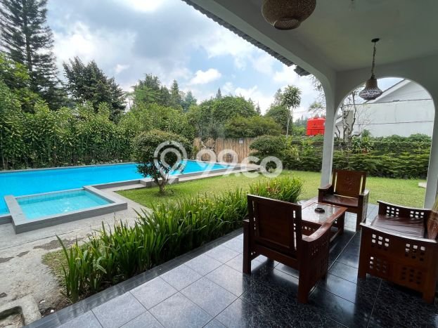 Vila Kawasan Cisarua, Luas 1065m2m², Akses ke transportasi publik Vila Kawasan Cisarua, Luas 1065m2m², Akses ke transportasi publik