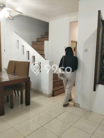 Dijual Hunian Rumah Terawat 5 Kamar di Cibubur, Depok Dijual Hunian Rumah Terawat 5 Kamar di Cibubur, Depok
