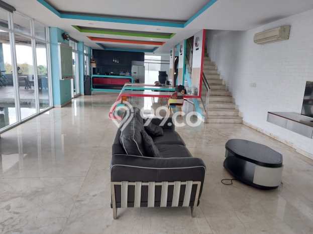 Vila di , Dimensi 400m2m², Dekat dengan transportasi umum Vila di , Dimensi 400m2m², Dekat dengan transportasi umum