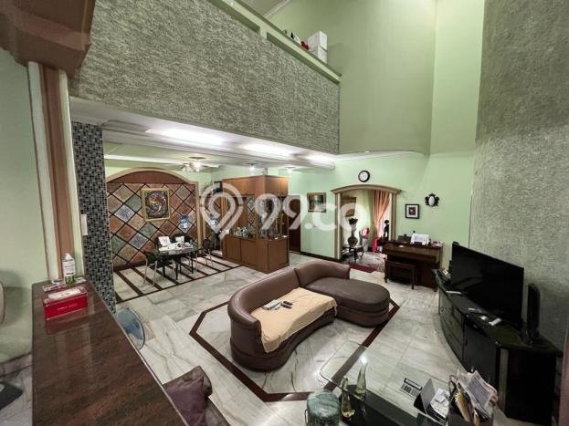 Jual Rumah Mewah Megah Dengan View Eksklusif di Puri Indah, Jakarta Barat Jual Rumah Mewah Megah Dengan View Eksklusif di Puri Indah, Jakarta Barat