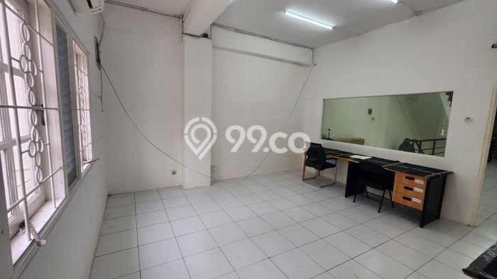 Dijual! Ruko di Roxy Jakarta Pusat LT 75m2 / LB 300m2 Kawasan Strategis Dijual! Ruko di Roxy Jakarta Pusat LT 75m2 / LB 300m2 Kawasan Strategis