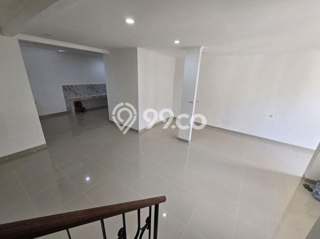 Rumah Strategis Minimalis Lb 200m2 di Legenda Wisata, Bogor Rumah Strategis Minimalis Lb 200m2 di Legenda Wisata, Bogor