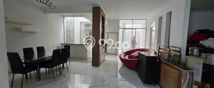 Rumah Mewah LB 300m2 Siap Huni Desain Elegan di Cibubur, Depok Rumah Mewah LB 300m2 Siap Huni Desain Elegan di Cibubur, Depok