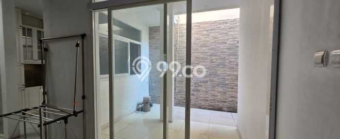Rumah Mewah LB 300m2 Siap Huni Desain Elegan di Cibubur, Depok Rumah Mewah LB 300m2 Siap Huni Desain Elegan di Cibubur, Depok