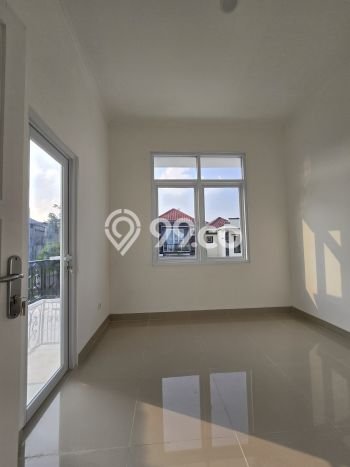 Rumah Strategis Minimalis Lb 200m2 di Legenda Wisata, Bogor Rumah Strategis Minimalis Lb 200m2 di Legenda Wisata, Bogor
