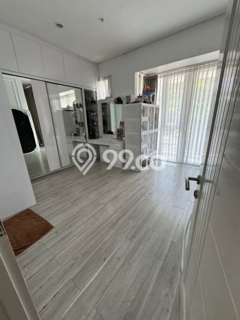 Jual Cepat Rumah dengan 4 Kamar Tidur dan 3 Kamar Mandi di Kawasan , Jakarta Timur Jual Cepat Rumah dengan 4 Kamar Tidur dan 3 Kamar Mandi di Kawasan , Jakarta Timur
