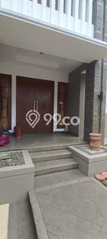 Rumah Mewah LB 192m2 Siap Huni Desain Elegan di Cibubur, Jakarta Timur Rumah Mewah LB 192m2 Siap Huni Desain Elegan di Cibubur, Jakarta Timur