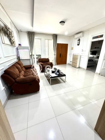 Jual Cepat Rumah dengan 4 Kamar Tidur dan 3 Kamar Mandi di Kawasan , Jakarta Timur Jual Cepat Rumah dengan 4 Kamar Tidur dan 3 Kamar Mandi di Kawasan , Jakarta Timur