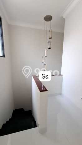 DIJUAL CEPAT! Rumah Ready Stock Lokasi Premium Kota Wisata, Luas 144m² LB 150m² DIJUAL CEPAT! Rumah Ready Stock Lokasi Premium Kota Wisata, Luas 144m² LB 150m²
