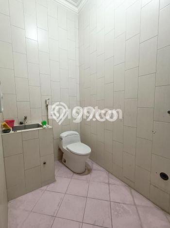For Rent Ruko di Kediri, Luas 180m2m², Area Bisnis For Rent Ruko di Kediri, Luas 180m2m², Area Bisnis