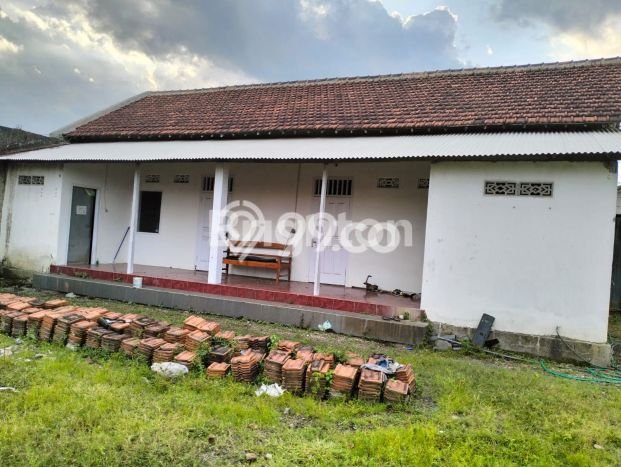 Ruko disewakan di Kedungwaru Tulungagung dengan luas bangunan 278m2 Ruko disewakan di Kedungwaru Tulungagung dengan luas bangunan 278m2