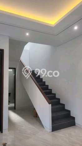 Hunian Mewah LB 215m2 Siap Huni Desain Elegan di Manyar, Surabaya Hunian Mewah LB 215m2 Siap Huni Desain Elegan di Manyar, Surabaya