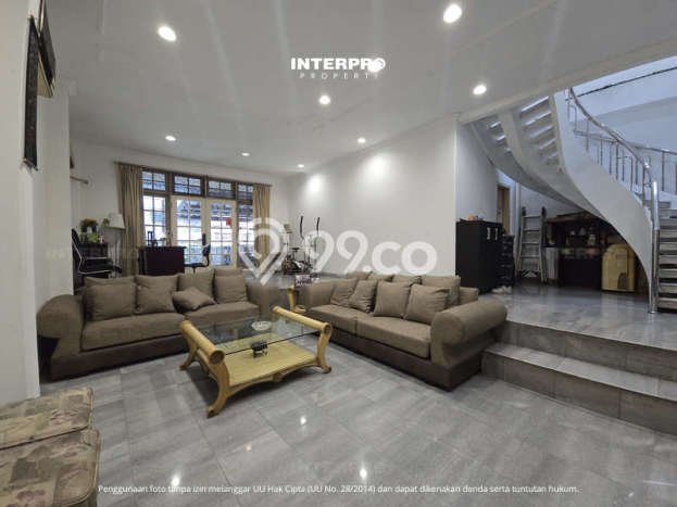 Ready to Use! Luxury House LT 176m2 Desain Elegan di Jelambar Ready to Use! Luxury House LT 176m2 Desain Elegan di Jelambar