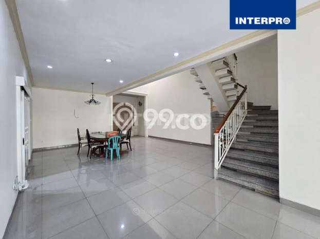 Dijual Rumah Mewah Elegan Dengan View Eksklusif di Green Garden, Jakarta Barat Dijual Rumah Mewah Elegan Dengan View Eksklusif di Green Garden, Jakarta Barat