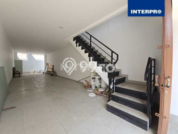 LOKASI PREMIUM! Ruko Kawasan Tanjung Duren, Luas 174m², Jalan Utama LOKASI PREMIUM! Ruko Kawasan Tanjung Duren, Luas 174m², Jalan Utama