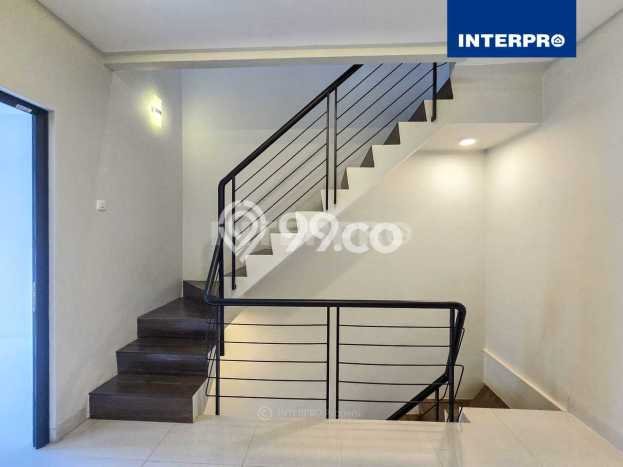 Rumah 3 Lantai Minimalis Modern di Taman Ratu Lt 42m2 Rumah 3 Lantai Minimalis Modern di Taman Ratu Lt 42m2