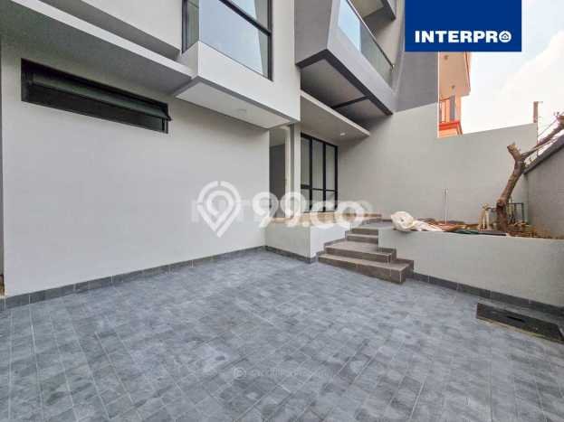 HARGA SPESIAL! Rumah Modern di Sunrise Garden, Jakarta Barat, LT 150m² LB 225m² BISA KPR! HARGA SPESIAL! Rumah Modern di Sunrise Garden, Jakarta Barat, LT 150m² LB 225m² BISA KPR!