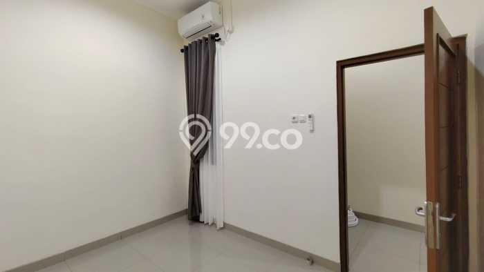 For Sale Hunian Rumah Terawat 5 Kamar di Tanjung Duren, Jakarta Barat For Sale Hunian Rumah Terawat 5 Kamar di Tanjung Duren, Jakarta Barat