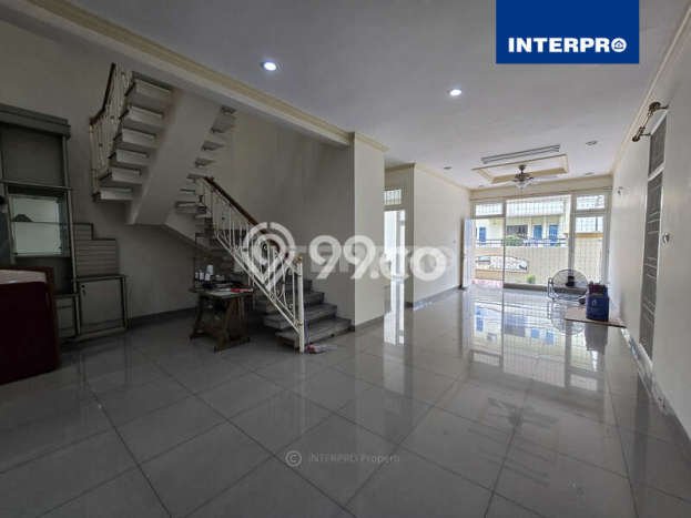 Dijual Rumah Mewah Elegan Dengan View Eksklusif di Green Garden, Jakarta Barat Dijual Rumah Mewah Elegan Dengan View Eksklusif di Green Garden, Jakarta Barat
