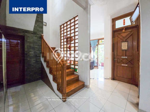 Jual Rumah Luas Elegan Dengan View Eksklusif di Puri Indah, Jakarta Barat Jual Rumah Luas Elegan Dengan View Eksklusif di Puri Indah, Jakarta Barat