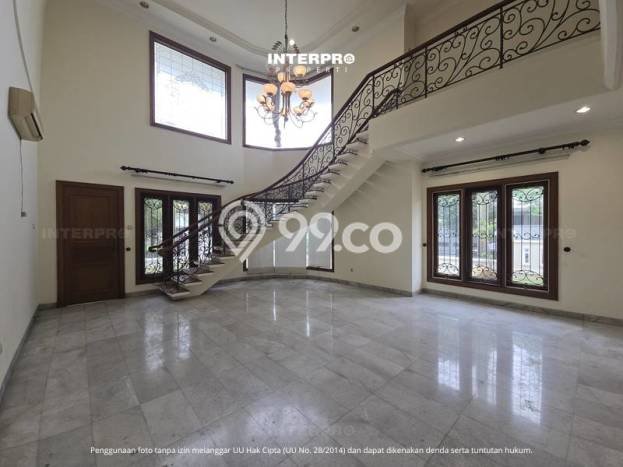 Rumah Luxury Modern Tanpa Renovasi di Puri Indah Jakarta Barat Rumah Luxury Modern Tanpa Renovasi di Puri Indah Jakarta Barat
