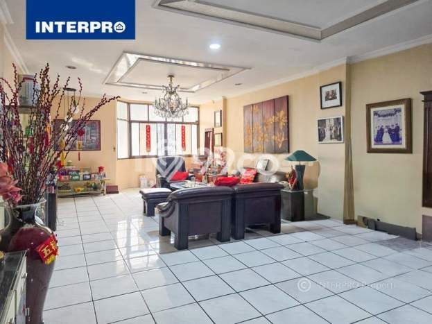 Ruko Dijual di Prime Area Jakarta Barat Luas 320m2 Ruko Dijual di Prime Area Jakarta Barat Luas 320m2