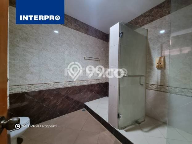 Rumah Elit Modern Tanpa Renovasi di Puri Indah Jakarta Barat Rumah Elit Modern Tanpa Renovasi di Puri Indah Jakarta Barat