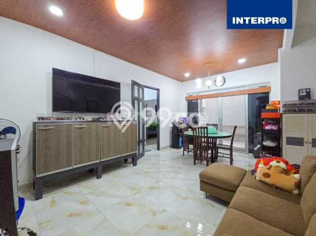 Dijual Rumah Luas Elegan Dengan View Cantik di Intercon, Jakarta Barat Dijual Rumah Luas Elegan Dengan View Cantik di Intercon, Jakarta Barat