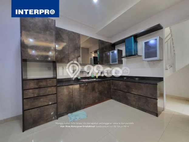 Rumah Elit Modern Tanpa Renovasi di Green Lake City Jakarta Barat Rumah Elit Modern Tanpa Renovasi di Green Lake City Jakarta Barat