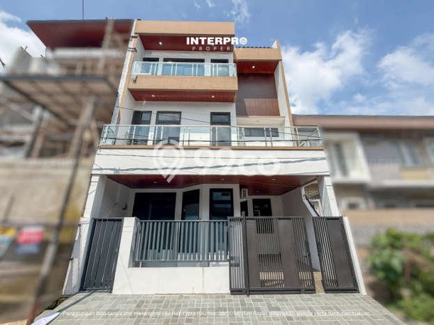 Hunian Elit LB 300m2 Siap Pakai Desain Elegan di Puri Indah, Jakarta Barat Hunian Elit LB 300m2 Siap Pakai Desain Elegan di Puri Indah, Jakarta Barat