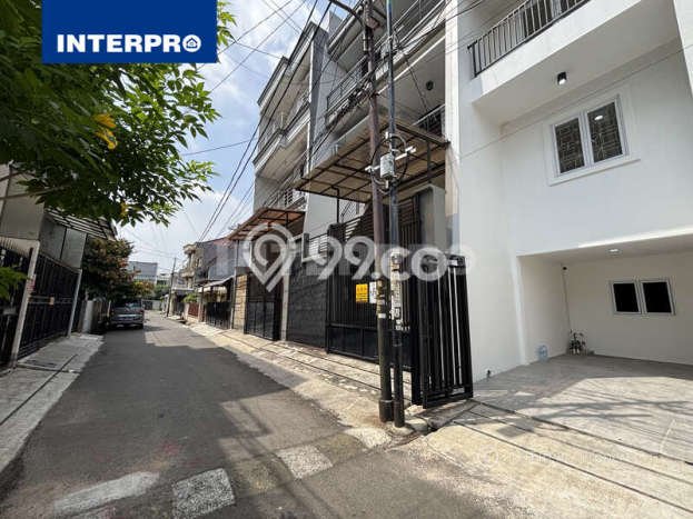 Rumah Minimalis 4 KT di Tanjung Duren Jakarta Barat Unfurnished Rumah Minimalis 4 KT di Tanjung Duren Jakarta Barat Unfurnished