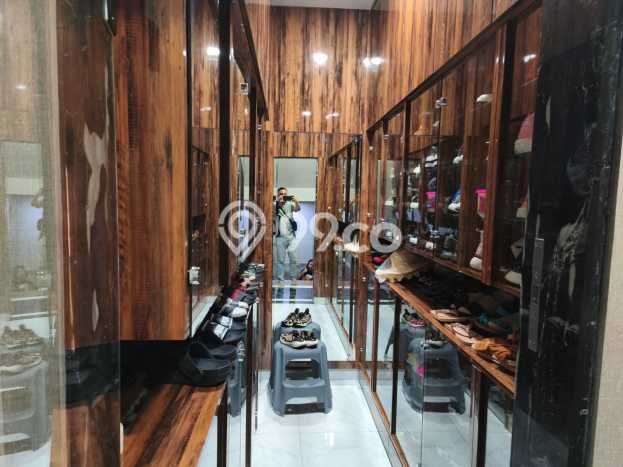 Hunian Mewah LB 280m2 Siap Pakai Desain Elegan di Kalideres, Jakarta Barat Hunian Mewah LB 280m2 Siap Pakai Desain Elegan di Kalideres, Jakarta Barat
