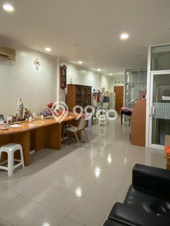 LOKASI PREMIUM! Ruko di Cengkareng, Luas 331m2m², Jalan Utama, Kawasan Bisnis LOKASI PREMIUM! Ruko di Cengkareng, Luas 331m2m², Jalan Utama, Kawasan Bisnis