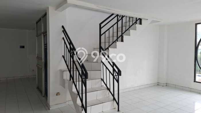 Ruko Dijual di Tangerang Selatan LT 160m2 & LB 520m2 Lokasi Terbaik! Ruko Dijual di Tangerang Selatan LT 160m2 & LB 520m2 Lokasi Terbaik!