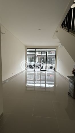 Unit Ruko Disewakan di Gading Serpong di Area Ramai & Strategis Unit Ruko Disewakan di Gading Serpong di Area Ramai & Strategis