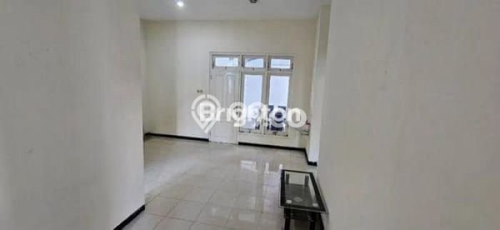 Hunian Asri 3 KT 2 KM Dekat Fasilitas Umum di Pondok Tjandra, Sidoarjo Hunian Asri 3 KT 2 KM Dekat Fasilitas Umum di Pondok Tjandra, Sidoarjo