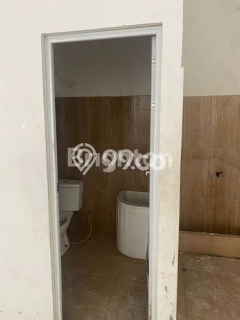 Disewakan Ruko Strategis Kawasan Middle East Ring Road, Luas 360m², Lokasi Komersial, Akses Mudah Disewakan Ruko Strategis Kawasan Middle East Ring Road, Luas 360m², Lokasi Komersial, Akses Mudah
