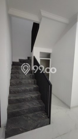 PROPERTI UNGGULAN! Rumah Premium di Manyar, Luas 77m² LB 120m² PROPERTI UNGGULAN! Rumah Premium di Manyar, Luas 77m² LB 120m²