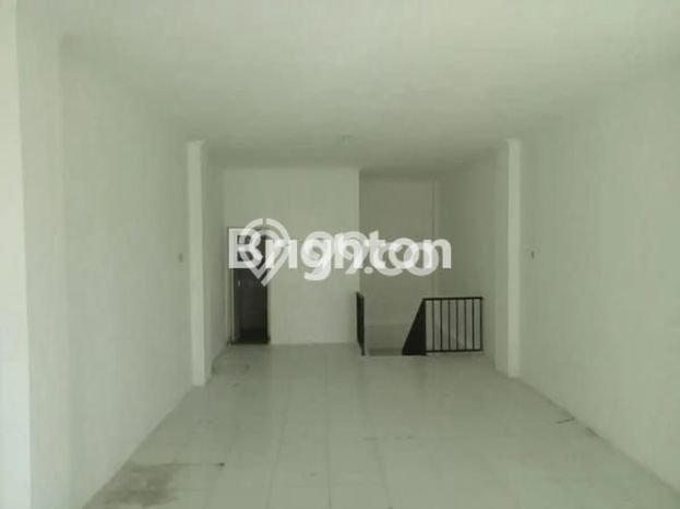 Ruko Lokasi Premium di Gayungan, Luas 138m², Siap Usaha Ruko Lokasi Premium di Gayungan, Luas 138m², Siap Usaha