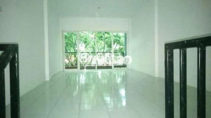 Ruko Lokasi Premium di Gayungan, Luas 138m², Siap Usaha Ruko Lokasi Premium di Gayungan, Luas 138m², Siap Usaha