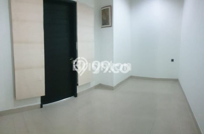 Rumah Luas Asri 3 KT Siap Huni di Manyar Surabaya Rumah Luas Asri 3 KT Siap Huni di Manyar Surabaya