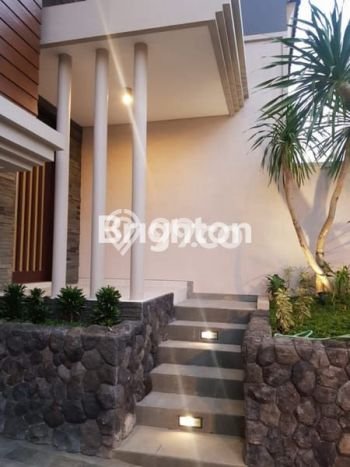 Rumah Bagus area , Surabaya, Luas Tanah 135m2m², Luas Bangunan 255m2m² Rumah Bagus area , Surabaya, Luas Tanah 135m2m², Luas Bangunan 255m2m²