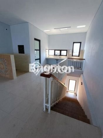 Ruko Kawasan Niaga di Rungkut, Luas 240m2m², Siap Usaha Ruko Kawasan Niaga di Rungkut, Luas 240m2m², Siap Usaha