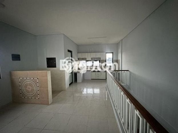 Ruko Kawasan Niaga di Rungkut, Luas 240m2m², Siap Usaha Ruko Kawasan Niaga di Rungkut, Luas 240m2m², Siap Usaha