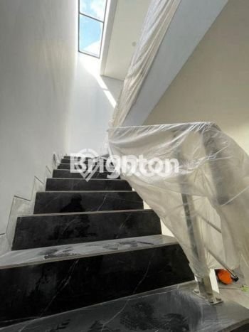 Rumah area , Surabaya, Luas 111m2m² LB 156m2m² - JUAL CEPAT! Rumah area , Surabaya, Luas 111m2m² LB 156m2m² - JUAL CEPAT!