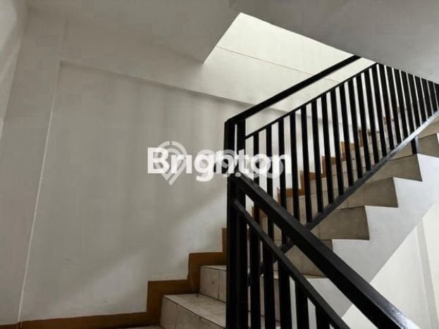 Disewakan Ruko Premium di Raya Darmo, Luas 300m², Jalan Strategis Disewakan Ruko Premium di Raya Darmo, Luas 300m², Jalan Strategis